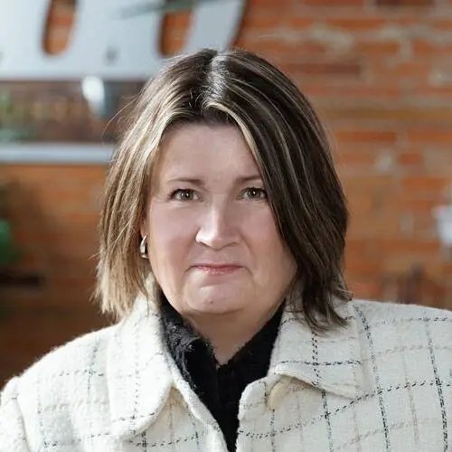 Lynn-Cooke-Headshot-Square